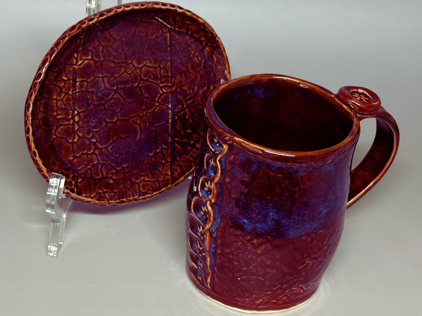 With matching cookie plate