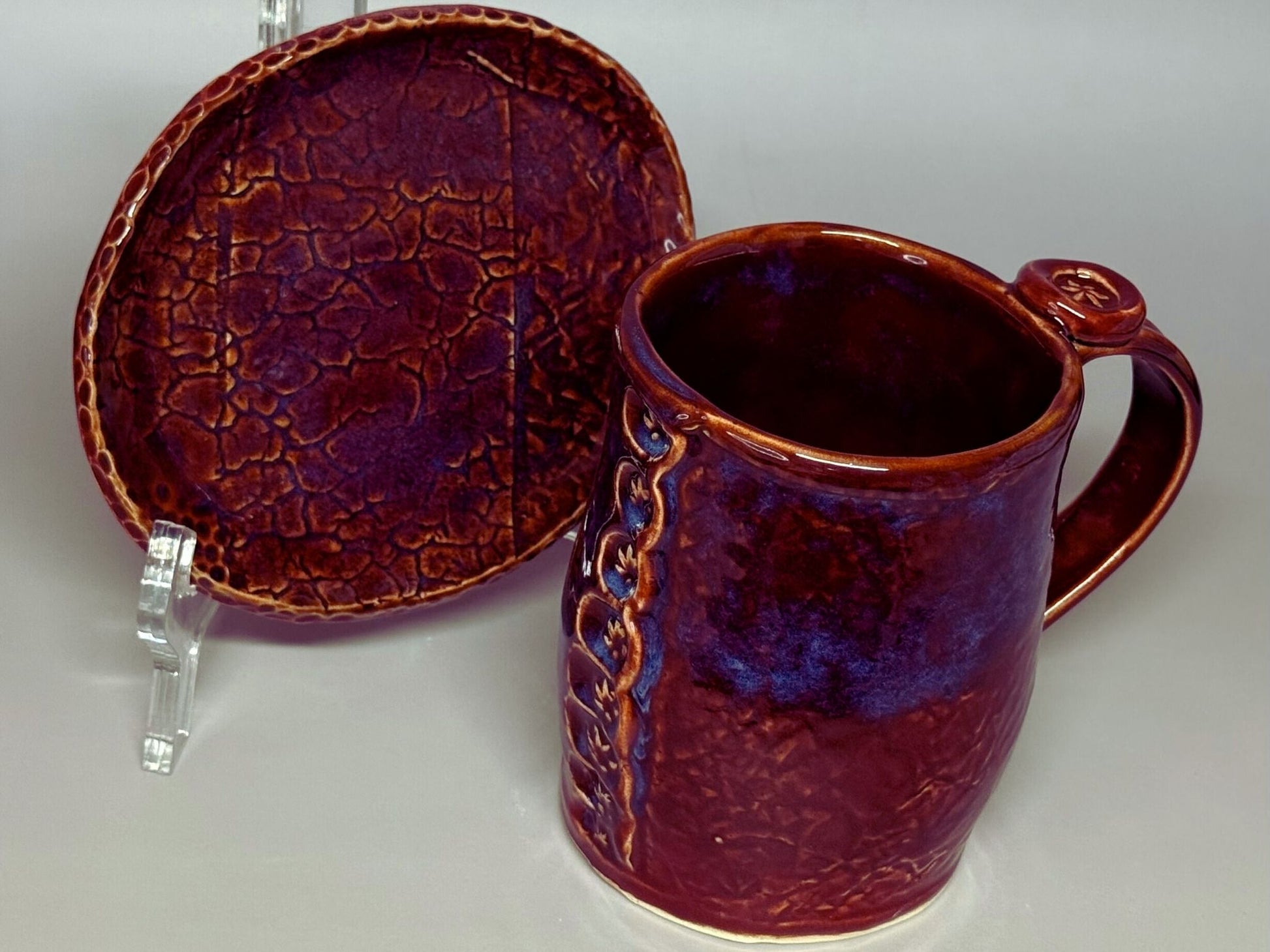 With matching cookie plate